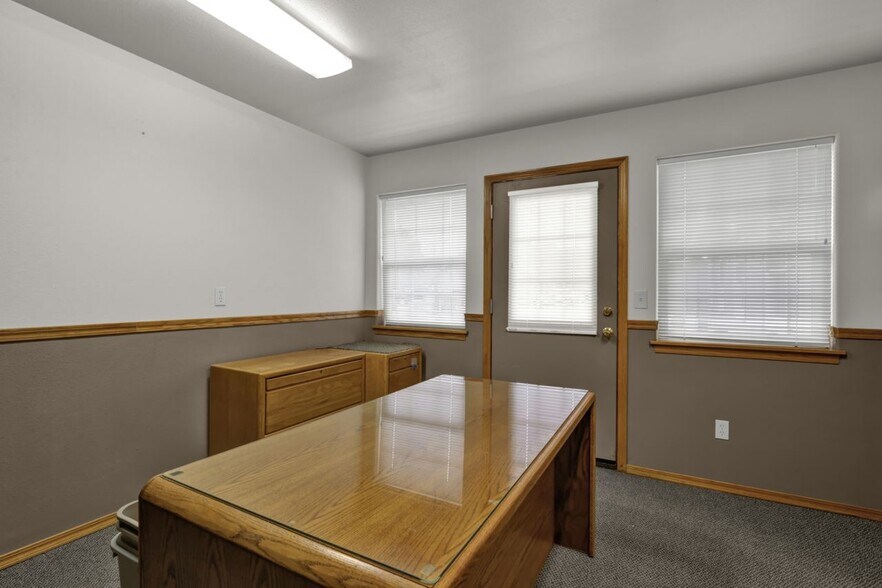 More Photos Of 1875 Highway 101, Florence Office For Sale