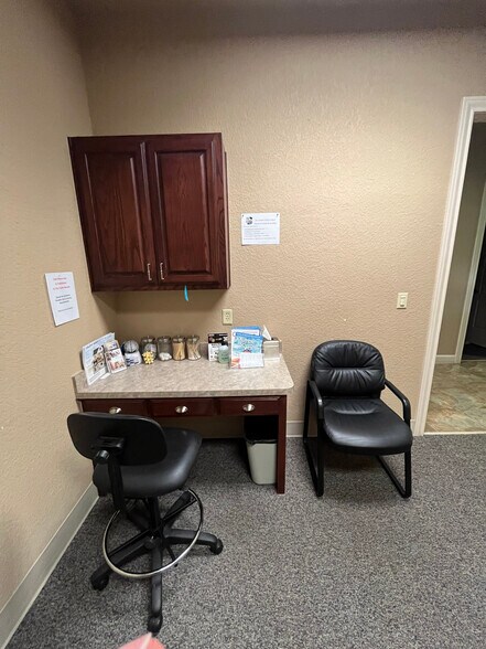 More Photos Of 1314 E Sonterra Blvd, San Antonio Office For Sale