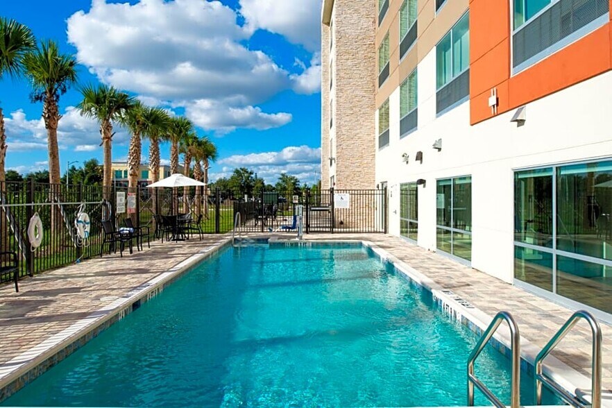 More Photos Of 2776 Destination Pky, Orlando Hotel For Sale