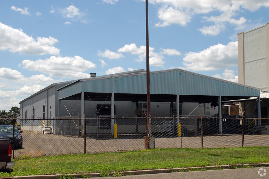 More Photos Of 121 1st Ave, Hamilton Warehouse For Lease