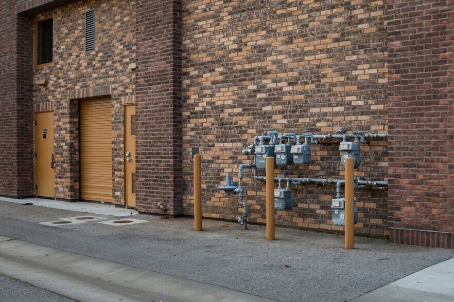 More Photos Of 1446 Spring St, Paso Robles Office For Sale