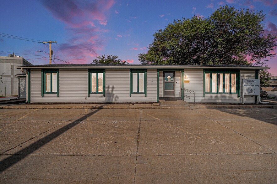 More Photos Of 302 S 74th St, Omaha Office For Sale