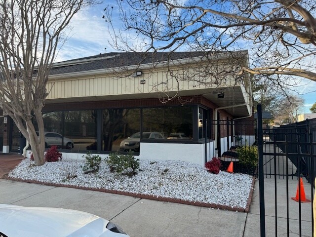 More Photos Of 205 Market Pl, Roswell Schools For Sale