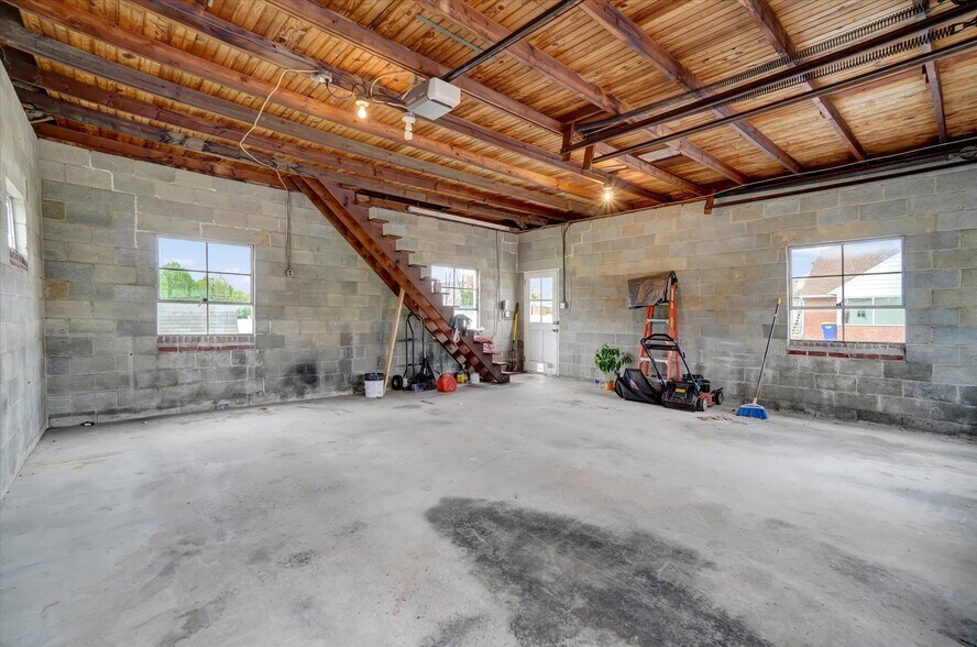 More Photos Of 2260 Carlisle Rd, York Office For Sale