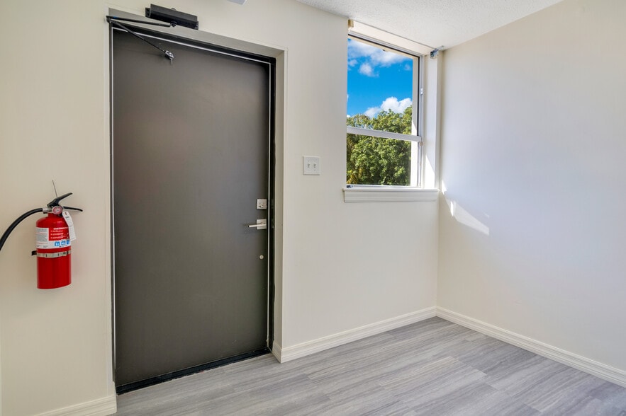 More Photos Of 4749 Hargrave St, Orlando Medical For Lease