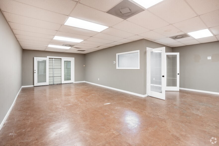 More Photos Of 1646 Blaisdale Rd, Richmond Warehouse For Lease