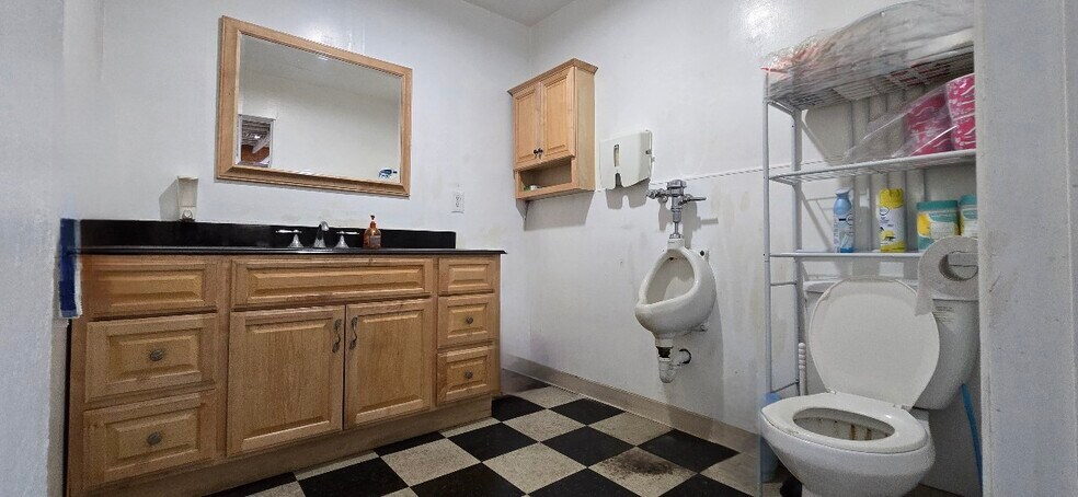 More Photos Of 2101 E 37th St, Vernon Manufacturing For Sale