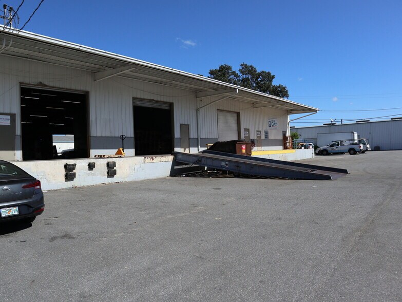 More Photos Of 572-2 Appleyard Dr, Tallahassee Warehouse For Lease