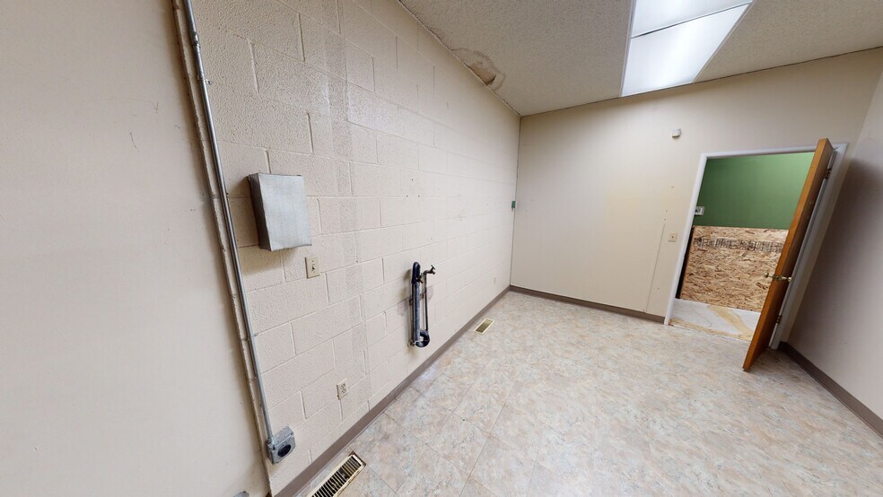 More Photos Of 1343-1353 W Main St, Merced General Retail For Sale