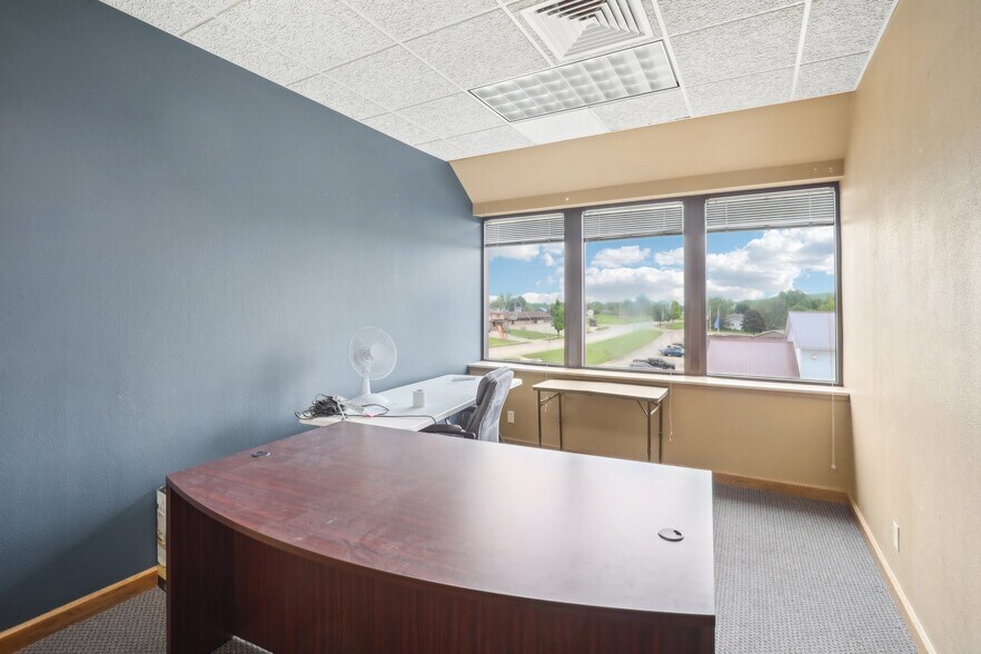 More Photos Of 101 Jones St, Barneveld General Retail For Sale