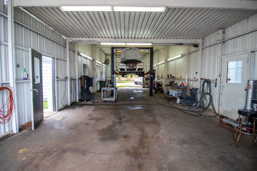More Photos Of 1577 N FM 157, Mansfield General Retail For Sale