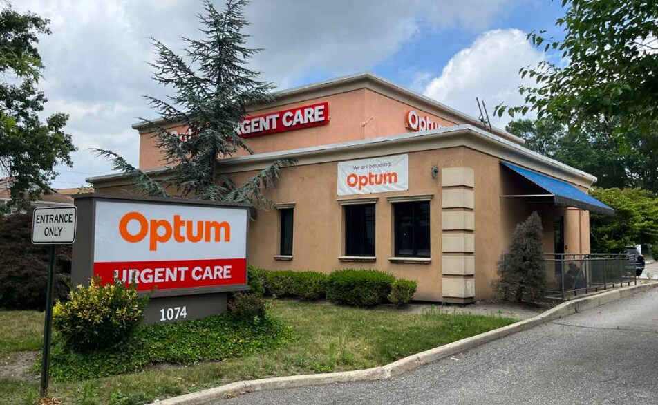 Primary Photo Of 1074 Old Country Rd, Plainview Medical For Lease