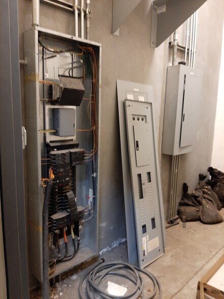 More Photos Of 10557 Juniper Ave, Fontana Warehouse For Lease