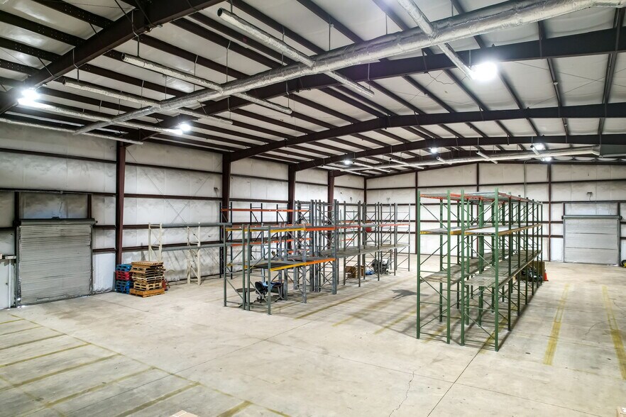 More Photos Of 10416 New Berlin Rd, Jacksonville Warehouse For Lease