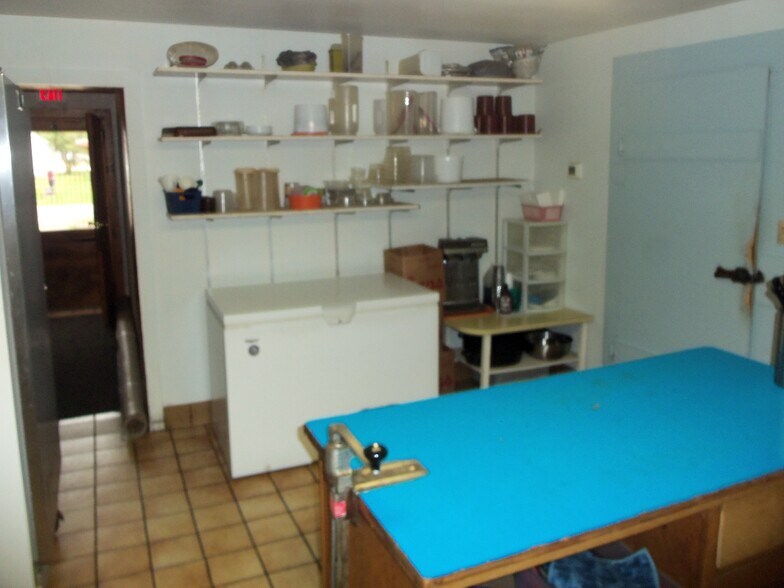 More Photos Of 314 Main St, Suring General Retail For Sale