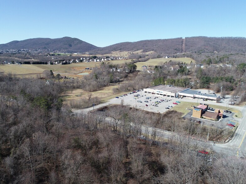 More Photos Of 1651 Blue Ridge Blvd, Troutville Unknown For Lease