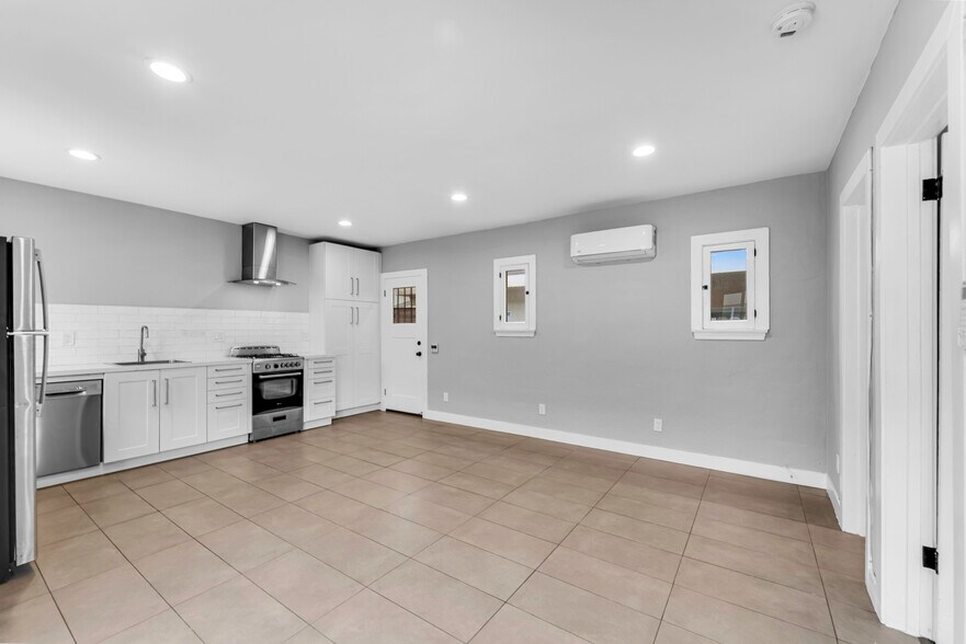 More Photos Of 2122 20th St, Santa Monica Apartments For Sale