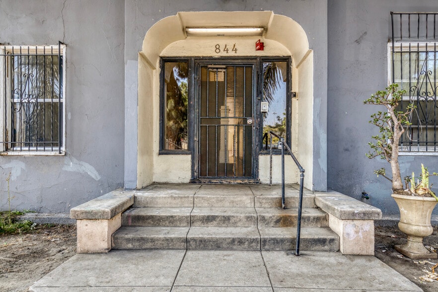 More Photos Of 844 W Martin Luther King Jr Blvd, Los Angeles Apartments For Sale