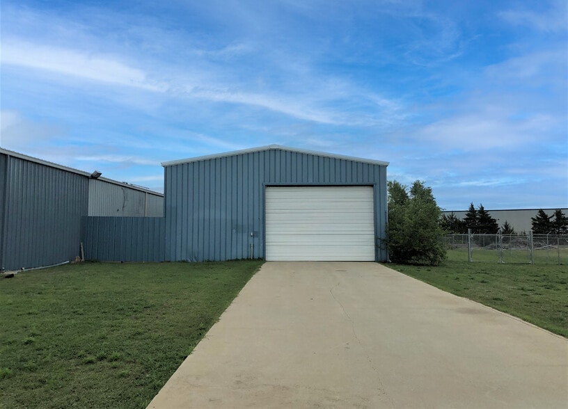 More Photos Of 7915 SW 34th St, Oklahoma City Warehouse For Lease