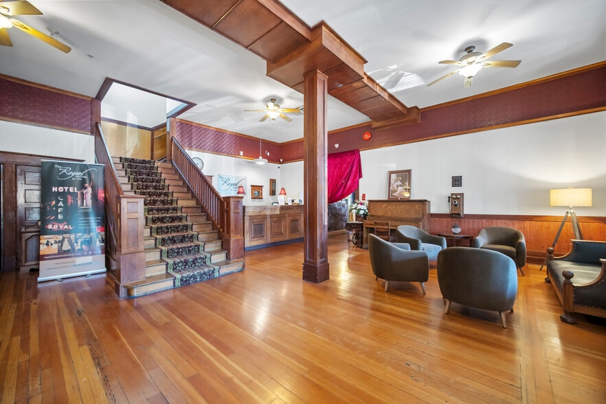 More Photos Of 45886 Wellington Ave, Chilliwack Hotel For Sale