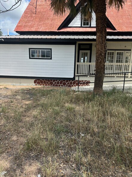 More Photos Of 9900 E State Highway 71, Spicewood Storefront For Lease