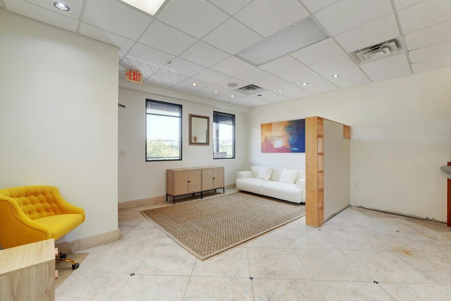 More Photos Of 4300 N Quinlan Park Rd, Austin Unknown For Lease