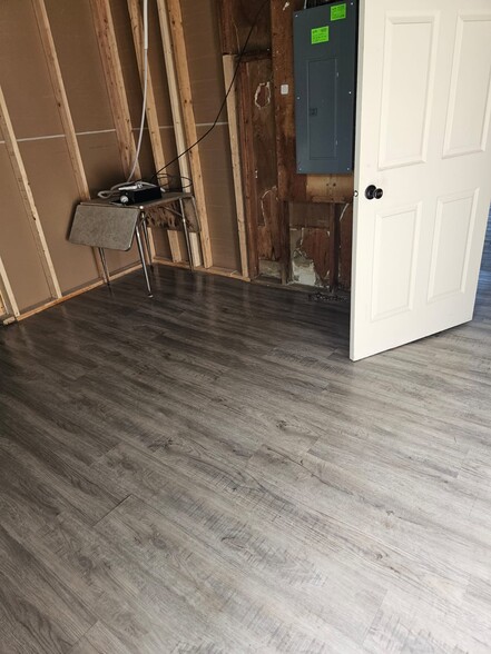 More Photos Of 2610-2626 Kilburn Ave, Rockford Storefront For Lease