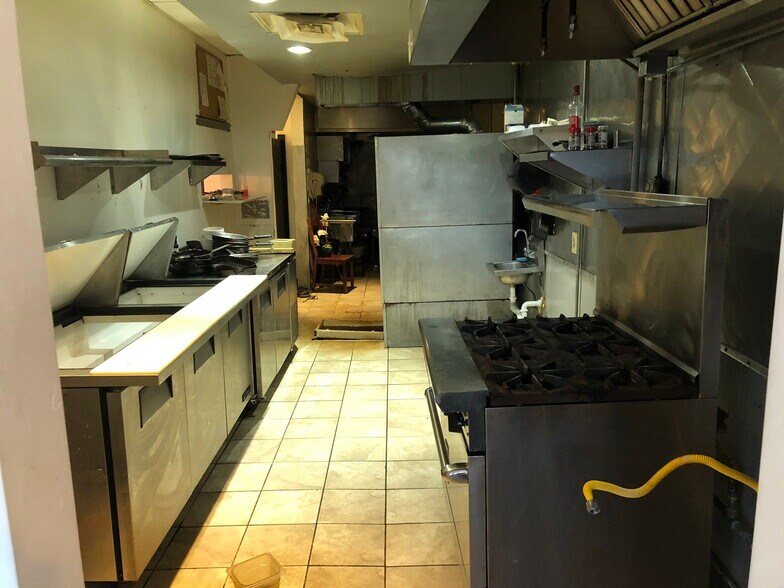 More Photos Of 2210-2220 NE 123rd St, Miami Restaurant For Lease