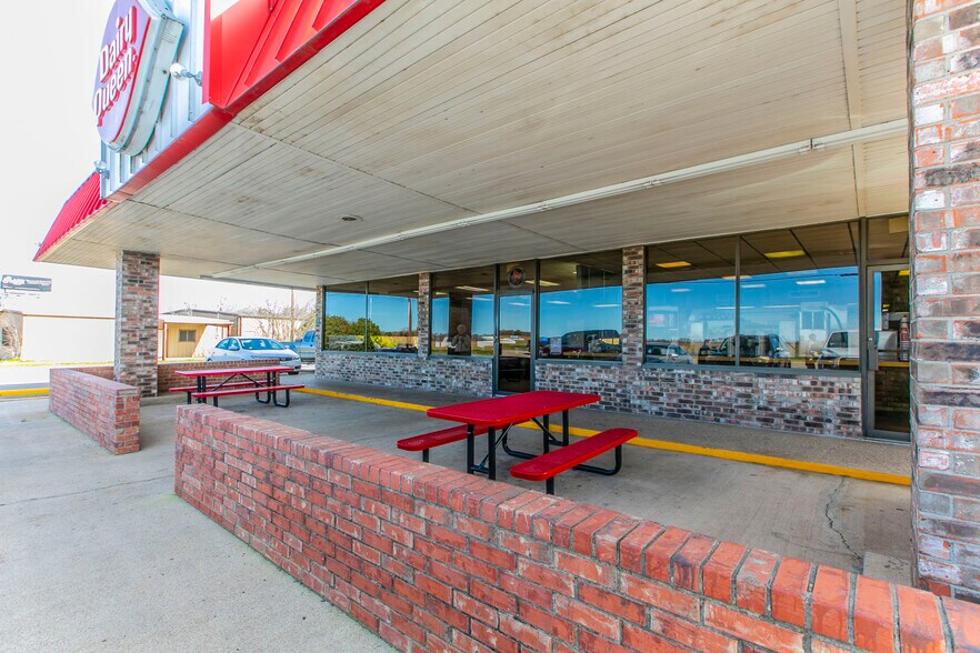 More Photos Of 200 State Highway 31, Trinidad Fast Food For Sale