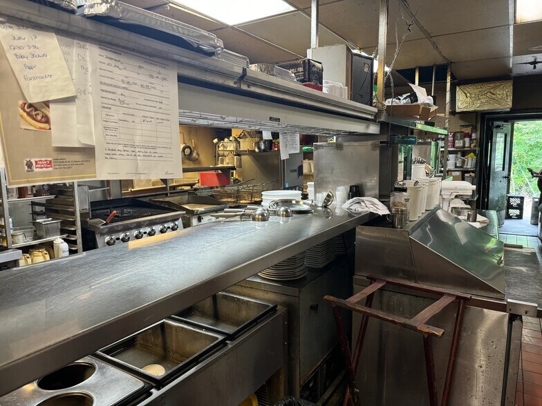 More Photos Of 255 Riverside Dr, Tiffin General Retail For Sale