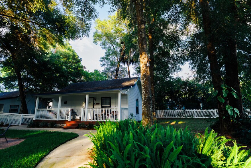 More Photos Of 215 E French Ave, Orange City Hospitality For Sale