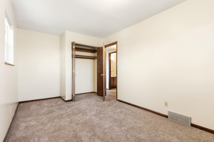 More Photos Of 5218-5240 Ditzler Ave, Raytown Apartments For Sale