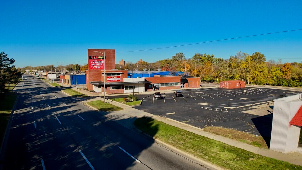Primary Photo Of 27020 Michigan Ave, Inkster Bank For Lease