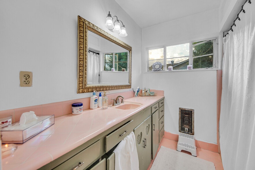 More Photos Of 17520 Kingsbury St, Granada Hills Apartments For Sale