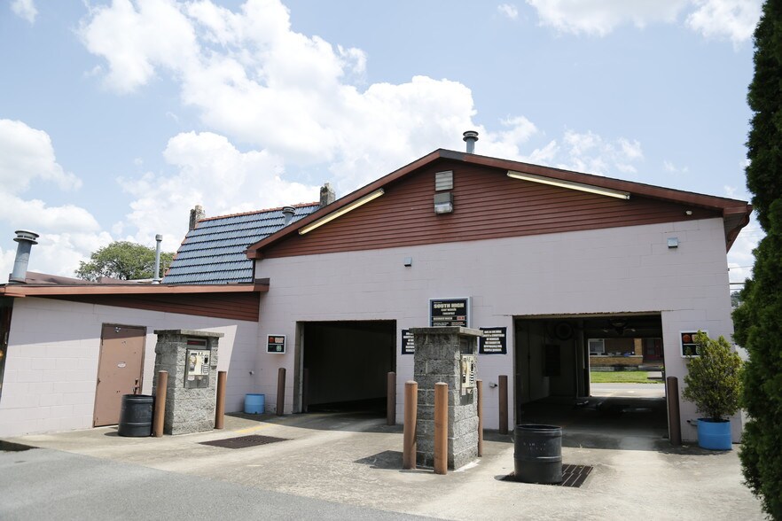 More Photos Of 132 S High St, Morgantown Carwash For Sale
