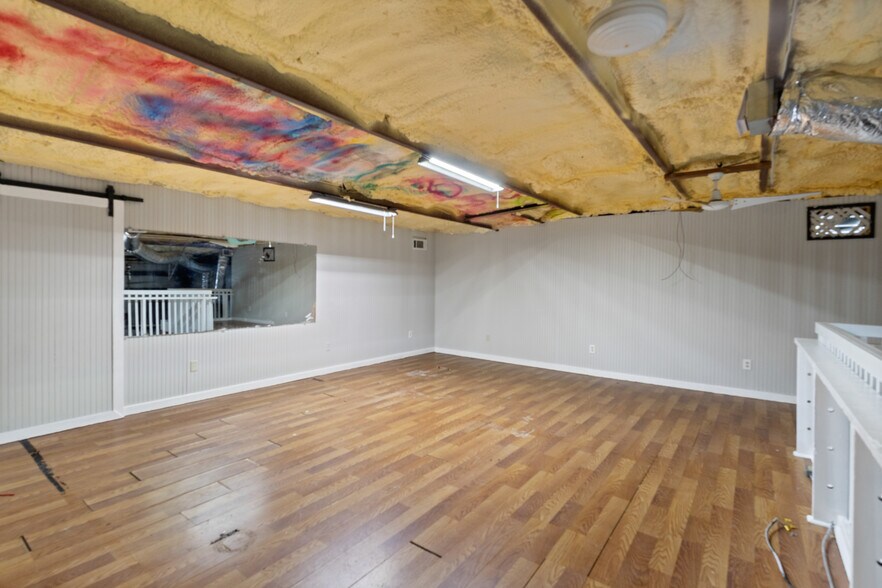 More Photos Of 8019 FM 517 Rd W, Dickinson Showroom For Lease