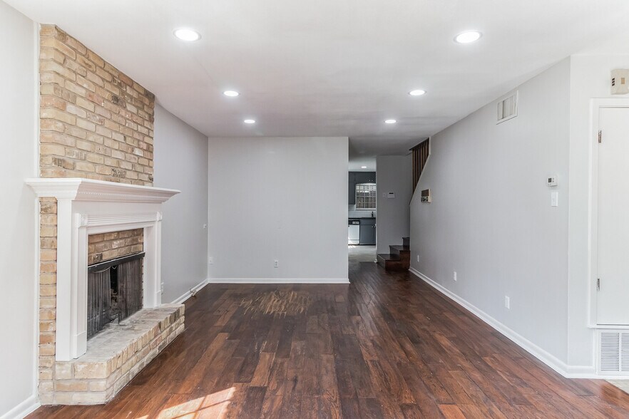 More Photos Of 1704 San Antonio St, Austin Office For Lease