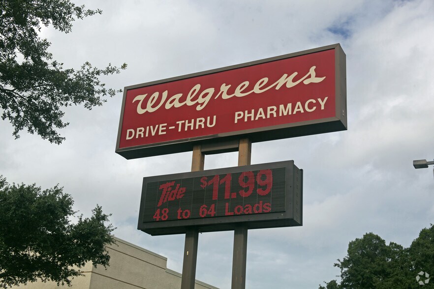 More Photos Of 2111 E Busch Blvd, Tampa Freestanding For Sale