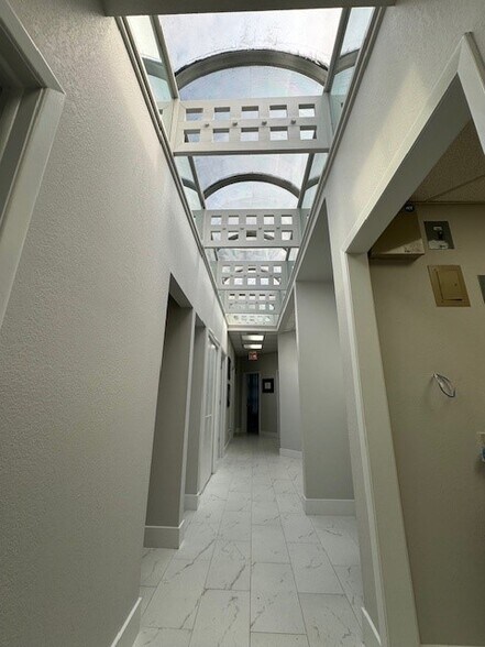 More Photos Of 6711 38th Ave N, Saint Petersburg Medical For Sale