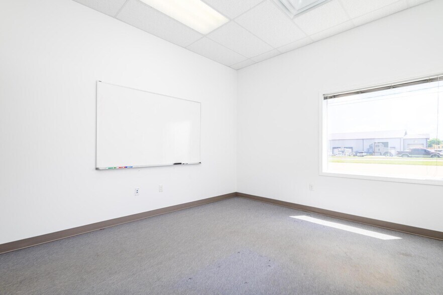 More Photos Of 66850 Executive Dr, Saint Clairsville Warehouse For Lease