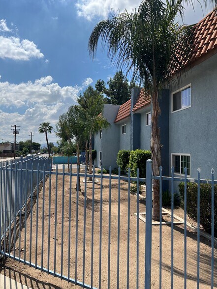 More Photos Of 1525 E Lynwood Dr, San Bernardino Apartments For Sale