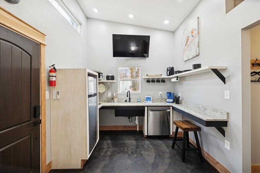 More Photos Of 3158 Summertown Hwy, Summertown Hotel For Sale