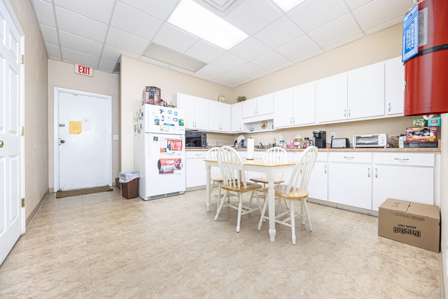 More Photos Of 165 SW Vision Gln, Lake City Office For Sale