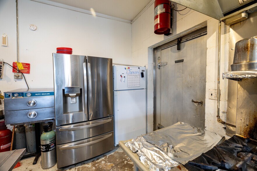More Photos Of 111 W Union St, Goodland General Retail For Sale