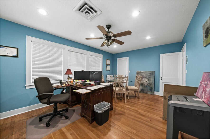 More Photos Of 209 S Main St, Lindale Loft Creative Space For Sale