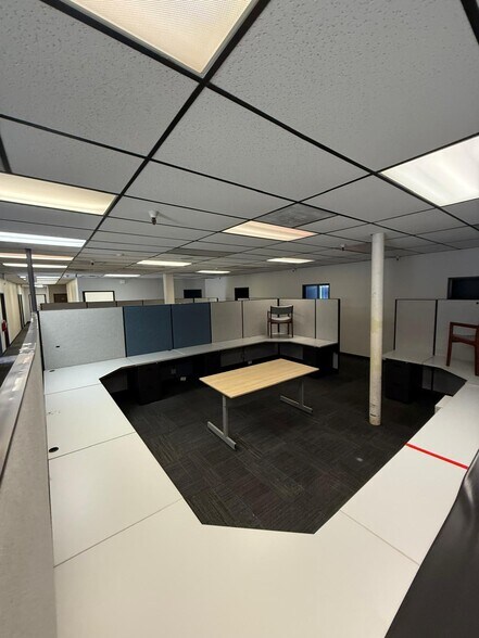 More Photos Of 7979-7989 Vickers St, San Diego Flex For Lease