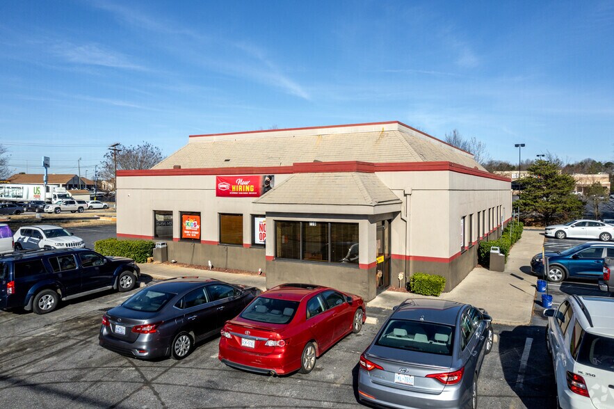 More Photos Of 378 W Plaza Dr, Mooresville Restaurant For Lease