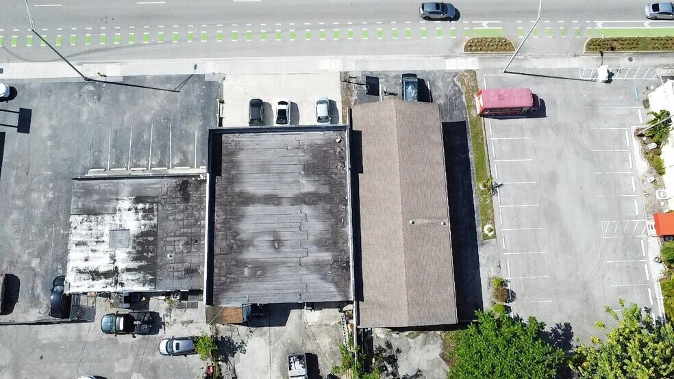 More Photos Of 200 W Prospect Rd, Oakland Park Freestanding For Sale