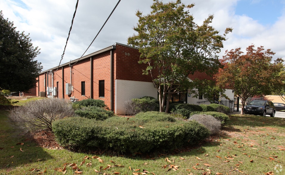 More Photos Of 218 Laredo Dr, Decatur Warehouse For Sale