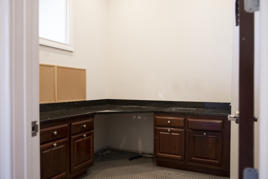 More Photos Of 3750 Express Dr S, Islandia Office For Lease